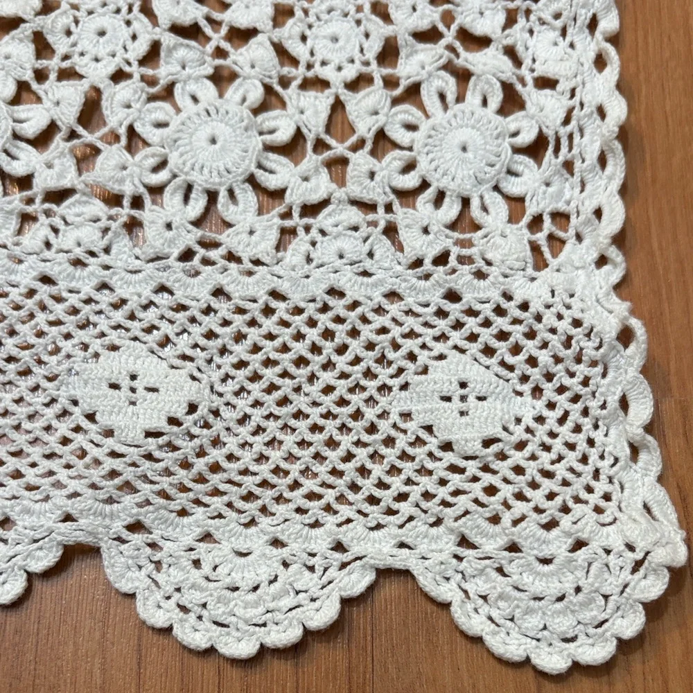 Vintage Elegant White Lace Table Runner